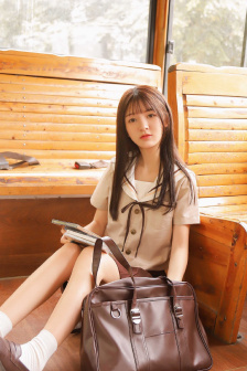 办公室的超短裙女教师美女